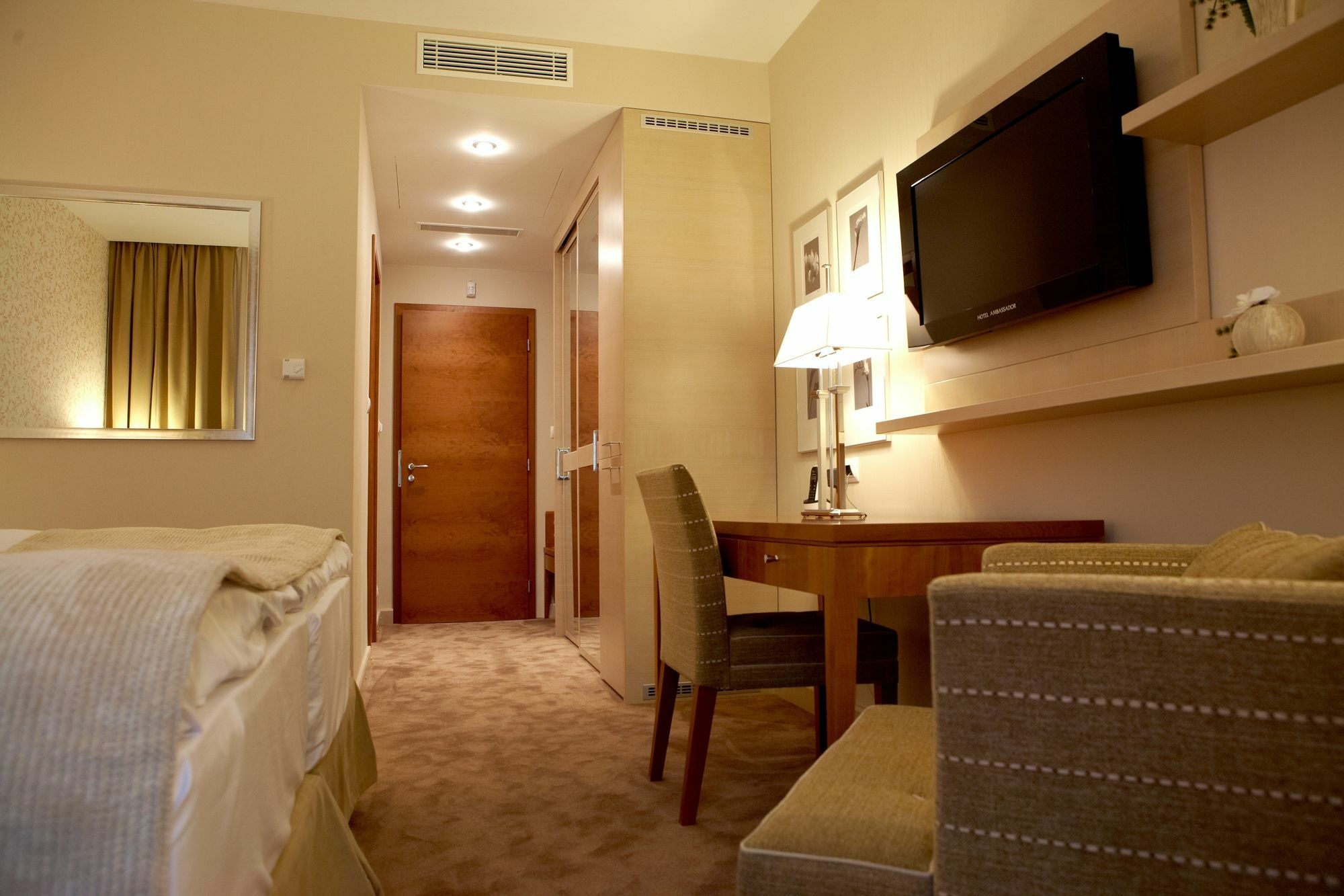Hotel Ambassador Кошице Екстер'єр фото